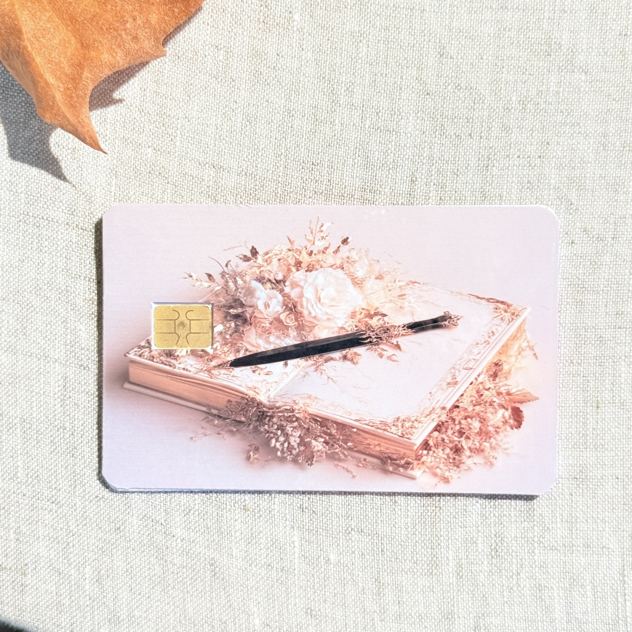 Close up of the pen and dried floral detail with the chip cutout